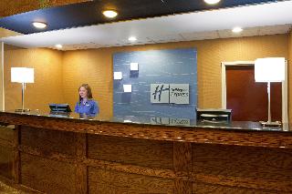 Holiday Inn Express Suites Cleveland-Streetsboro