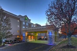 Holiday Inn Express and Suites West Long Branch Ea