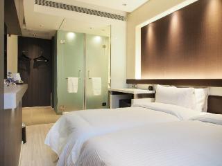 Room thumbnail 4