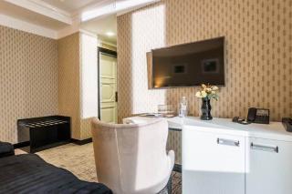 Room thumbnail 6