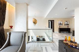 1 King 2 Twin Royal Suite Lounge Access