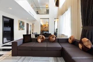 1 King 2 Twin Royal Suite Lounge Access