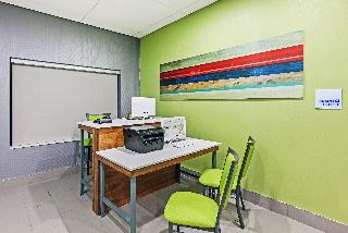 Holiday Inn Express and Suites Perryton