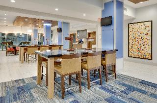 Holiday Inn Express & Suites Farmers Branch