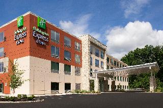 Holiday Inn Express and Suites North Brunswick