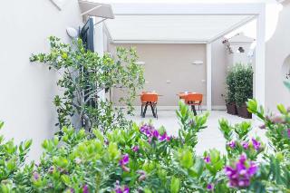 200 Rooms & Terrace