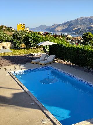 Lagoon View Apartments - Adults Only