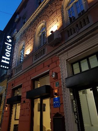 Hotel Story