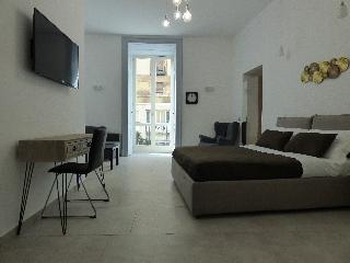 B&B Monteoliveto 33, Naples
