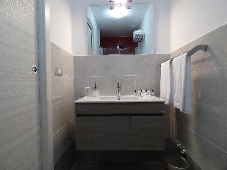 B&B Monteoliveto 33, Naples