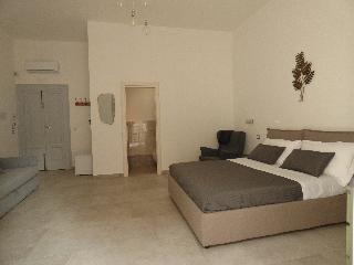 B&B Monteoliveto 33, Naples