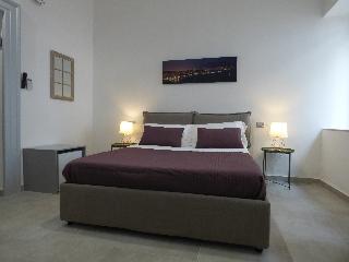 B&B Monteoliveto 33, Naples