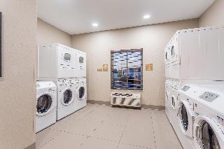 Candlewood Suites Eau Claire I-94