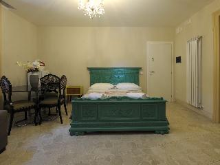 Angioino B&B & Spa, Naples