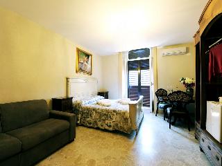 Angioino B&B & Spa, Naples