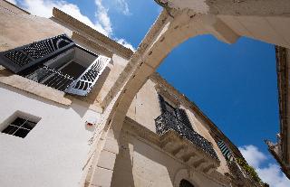 Palazzo de Noha, Puglia
