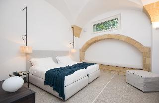 Palazzo de Noha, Puglia