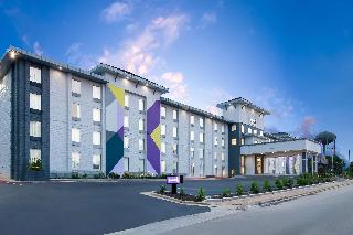 Spark By Hilton Branson Meadows