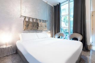 B&B Too Cute 2b Str8, Milan