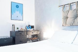B&B Too Cute 2b Str8, Milan