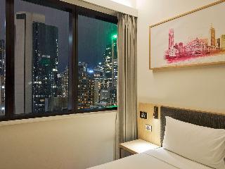 Compact Room 1 Queen Bed