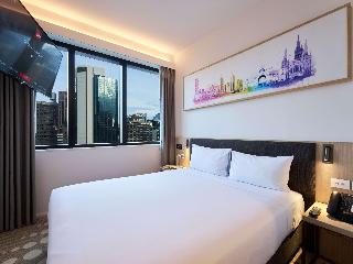 Compact Room 1 Queen Bed