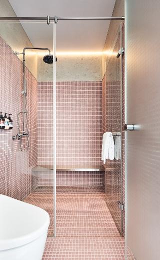 Room:DBL.SU
