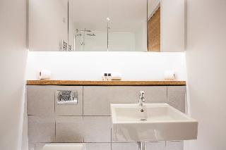 London Square Apartments, Londyn