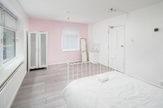 OYO Home 111 Clapham 14 bed HMO, Londyn