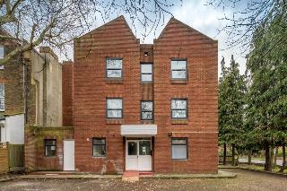 OYO Home 111 Clapham 14 bed HMO, Londyn