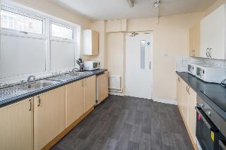 OYO Home 111 Clapham 14 bed HMO, Londyn