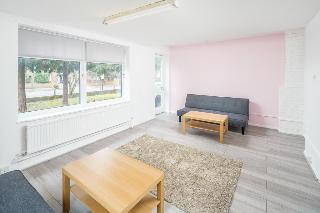 OYO Home 111 Clapham 14 bed HMO, Londyn