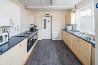 OYO Home 111 Clapham 14 bed HMO, Londyn