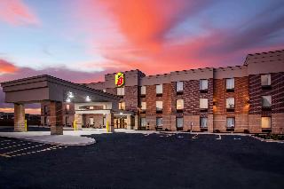 Super 8 by Wyndham St. Louis North