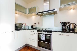 OYO Home 30336 Discovery Dock New 2 Bed, Londyn