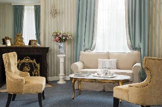 Chateau Laroche-Ploquin, Tours