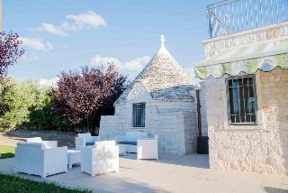 Trulli and pool Malvischi, Puglia