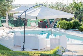 Trulli and pool Malvischi, Puglia
