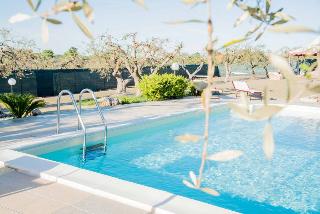 Trulli and pool Malvischi, Puglia