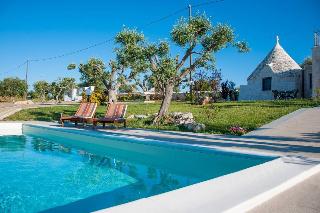 Trulli and pool Malvischi, Puglia