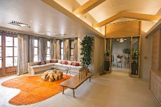 Omm Inn Hotel