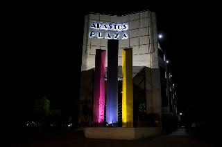 Abastos Plaza photo 3