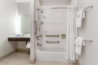 2 Queen Beds Standard Mobil Access Tub