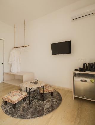 BOHOTEL Messonghi - Designer's Hotel