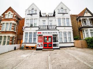 OYO Devine Beach Guest House, Essex
