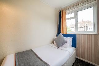 OYO Devine Beach Guest House, Essex