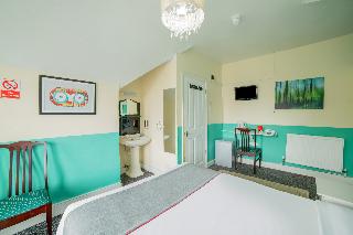 OYO Devine Beach Guest House, Essex