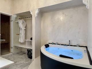 Panorama Suites & Spa
