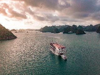 Heritage Line Ginger Cruise-Ha Long Bay and Lan Ha
