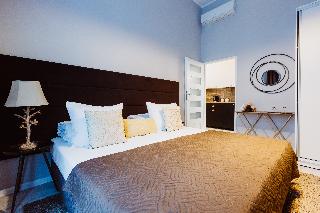 Deluxe Two-Bedroom Suite | King-size beds | A/C